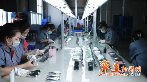 主特财富看宁远：一根球杆 “链” 出百亿财富1_副本500.jpg