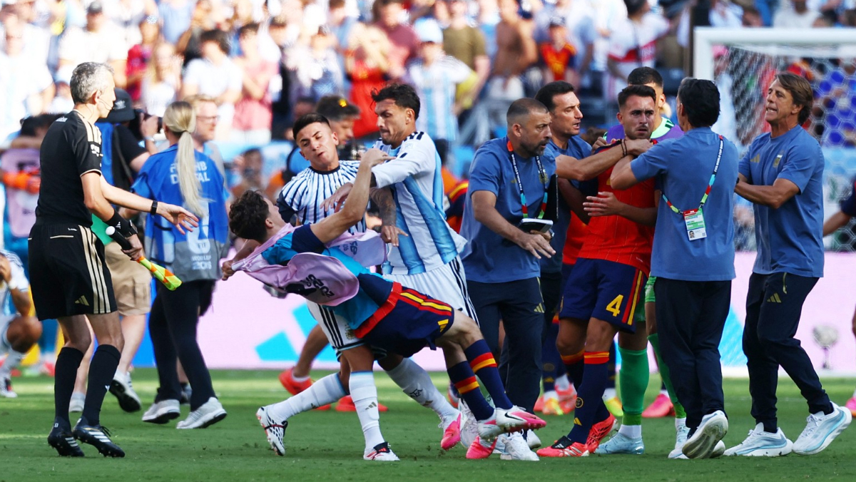 世足賽》劣跡斑斑！阿根廷輸球打人敗人品　FIFA列案要查了