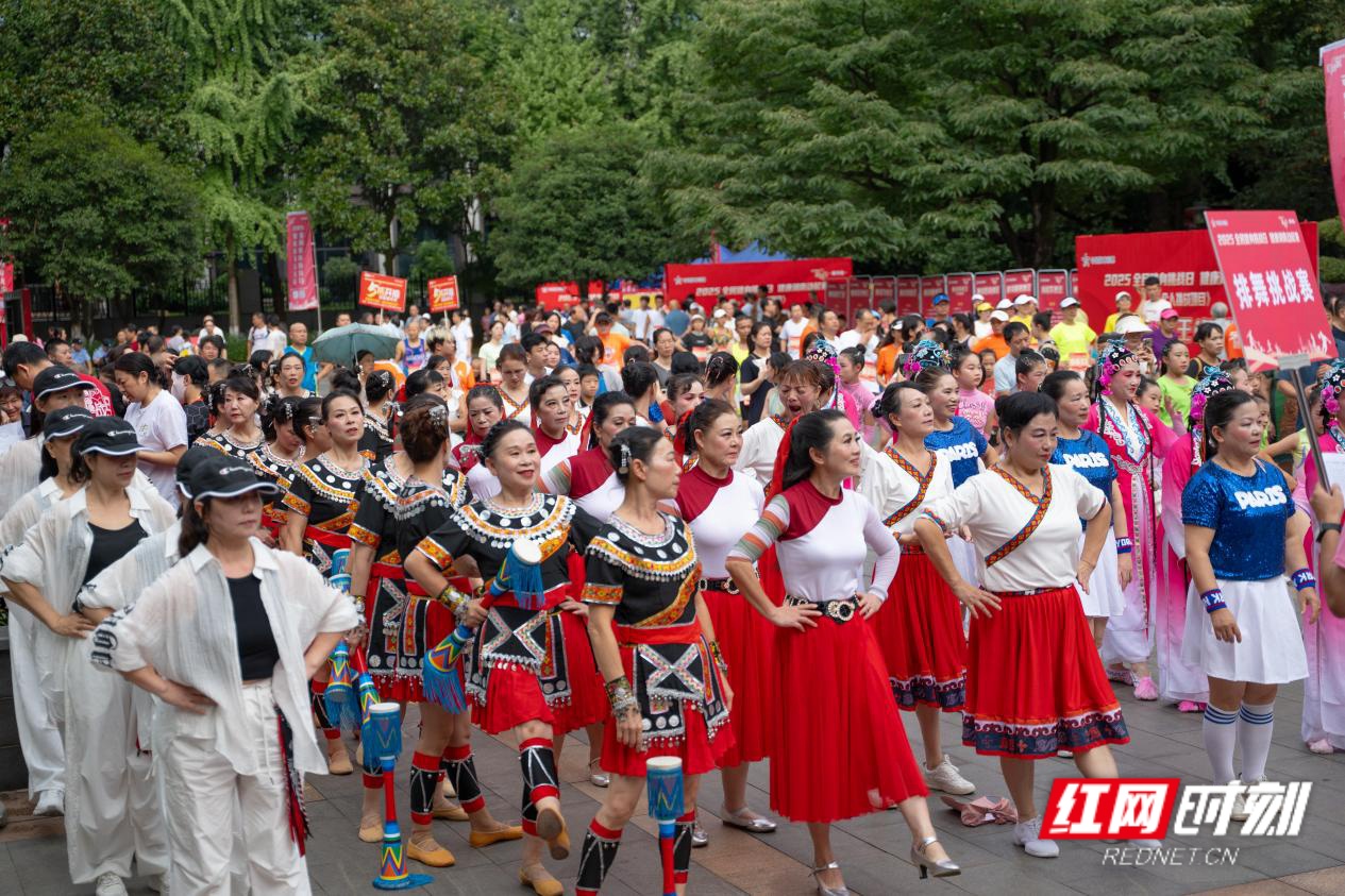 赛事进景区健身在身边 郴州全民健身挑战日点亮北湖公园