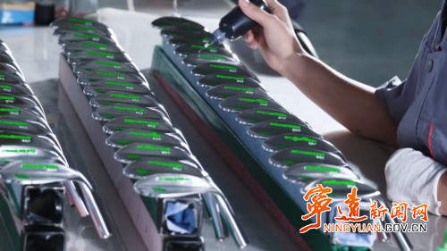 主特财富看宁远：一根球杆 “链” 出百亿财富2_副本500.jpg