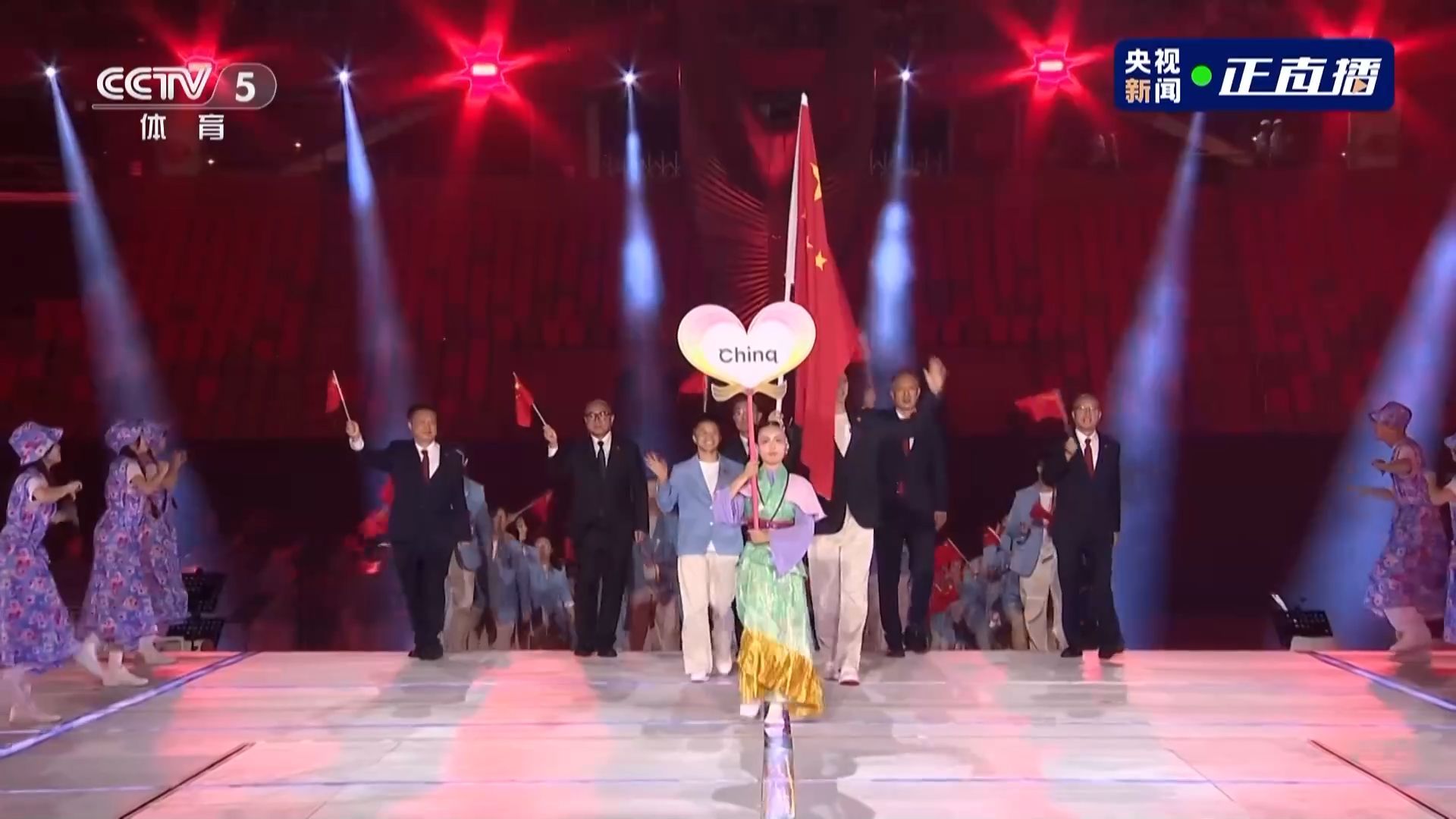 名古屋亚运会开幕式举行，中国体育代表团入场
