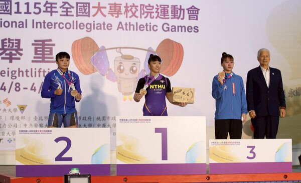 ▲清華大學陳冠伶在全大運舉重公開女子組58公斤級摘金。（圖／全大運辦公室提供）