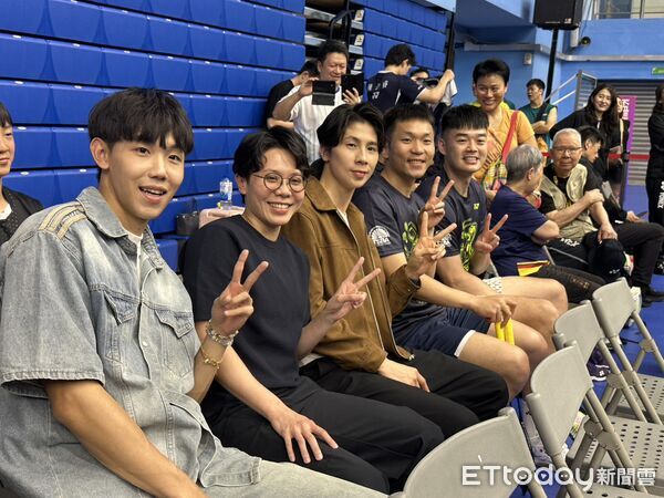 ▲田徑好手彭明揚、桌球好手鄭怡靜、拳擊好手林郁婷以及李洋、王齊麟。(圖/記者蔡厚瑄攝)