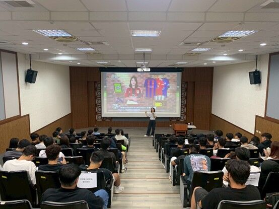 嘉大攜手國立大學系統辦轉播工作坊！足球小蔡傳授自媒體祕辛