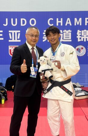 ▲楊勇緯16日在亞洲柔道錦標賽收下銀牌，也是個人今年賽季第一面獎牌。(圖／isobar安索帕)