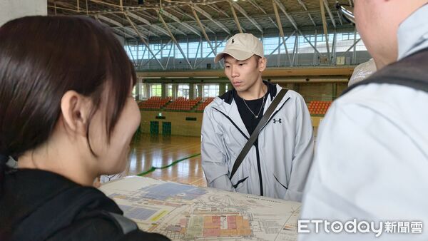 金牌部長親自上陣！亞運視察羽球館、前選手李洋提專業問題助改善