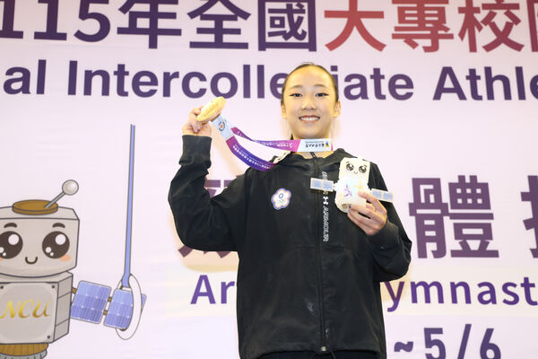 險勝「體操精靈」丁華恬　政大新鮮人廖奕淳全能摘金