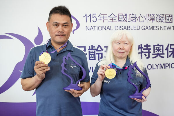 ▲臺北市柯茗碩、李芝蘊摘下115年全障運保齡球視障TPB2個人金牌。(圖/全障運提供)