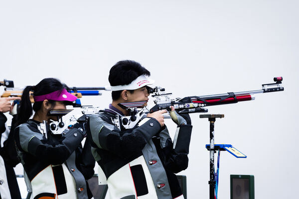 黃正豪／朱宣潔射下混雙首金　震驚最美女王頭獎座能掛獎牌