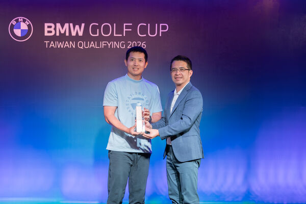▲BMW Golf Cup 北區預賽19日男子淨桿冠軍黃光男(左)。(圖/BMW總代理汎德提供)