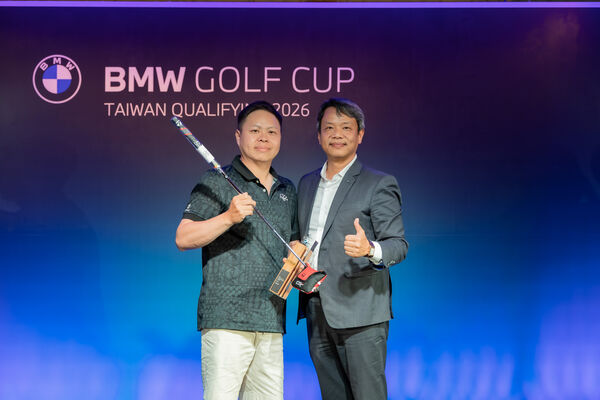 ▲BMW Golf Cup 北區預賽20日男子淨桿冠軍賴中昱(左)。(圖/BMW總代理汎德提供)