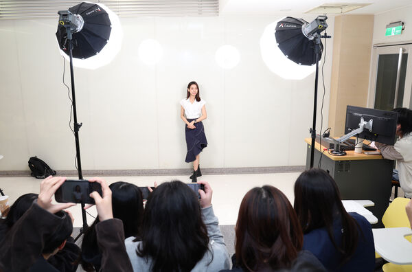 ▲中信兄弟啦啦隊Passion Sisters成員「貴貴」日前受邀至中國文化大學新聞學系「體育新聞實務」課程演講。（圖／文大新聞系提供）