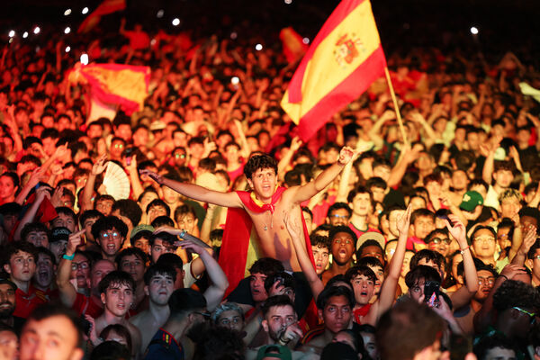 ▲▼2026年世界盃西班牙奪冠，巴塞隆納（Barcelona）慶祝人潮。（圖／路透）