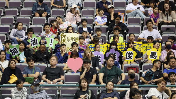 ▲台灣羽球「左手重砲」林俊易加油團。(圖/中華羽球協會提供)