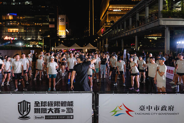 城市夜景結合高強度功能訓練！提前感受極限體能鋼鐵大賽氛圍