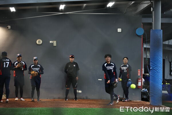 ▲亞運中華女壘代表隊備戰亞運。(圖/記者蔡厚瑄攝)