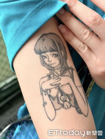 ▲軟網新秀江旻育日系唯美刺青有意義。(圖/記者蔡厚瑄攝)