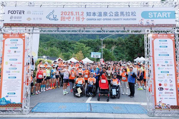 知本溫泉公益馬拉松　「三鐵一姐」李筱瑜、椅人攜手傳遞行有所愛