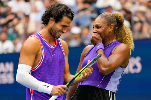 ▲小威廉絲(Serena Williams)攜手23歲巨星艾卡拉茲(Carlos Alcaraz)出戰混雙。(圖/達志影像/美聯社)