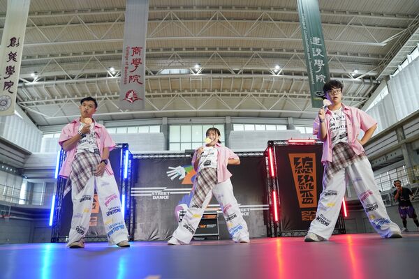 ▲總統盃街舞大賽中區賽事合影、總統盃街舞大賽中區Battle U12 冠軍「蓁芯與你」、總統盃街舞大賽中區「棒棒唐隊」。(圖/運動部提供)