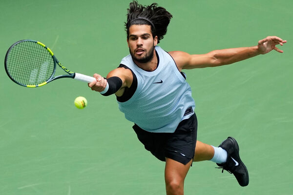 艾卡拉茲強勢挺進8強！直落三力退地主保羅豪取18連勝
