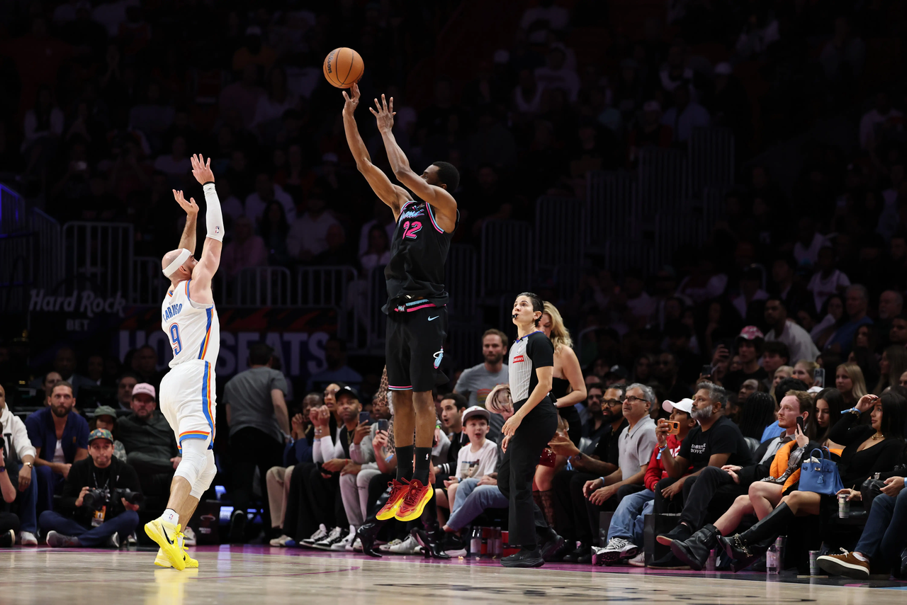 维金斯极致进化全联盟最强3D，41.8%三分命中率与0.27分单防效率全解析